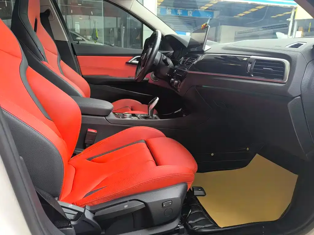 BMW 1 Series 2023 из CN, фото 3