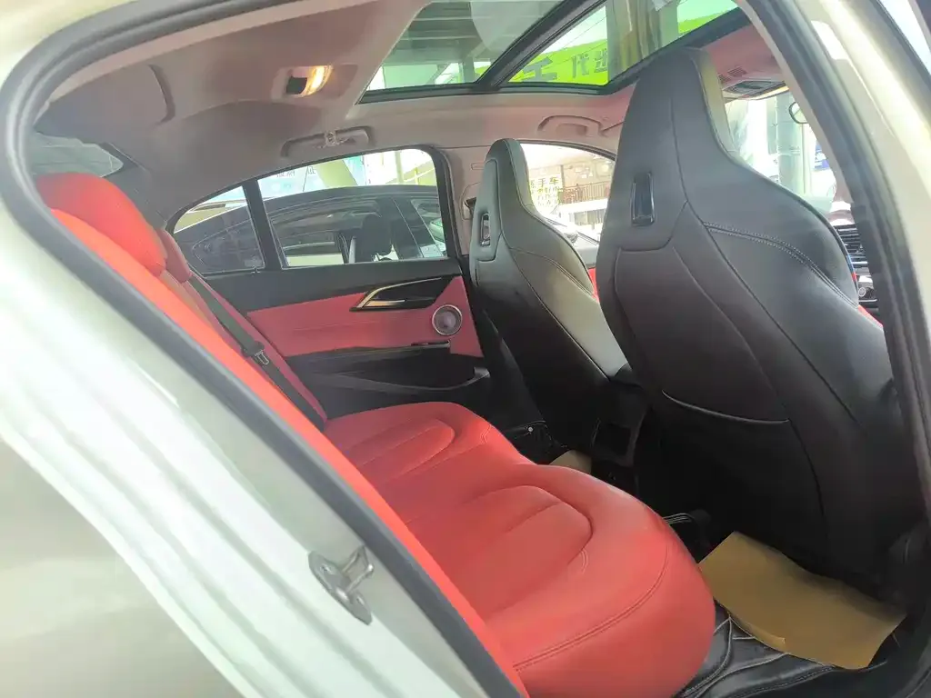 BMW 1 Series 2023 из CN, фото 2