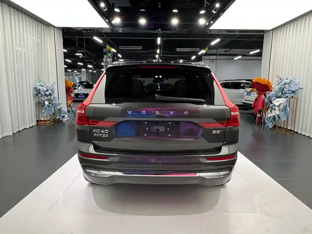 Volvo XC60 — фото 4