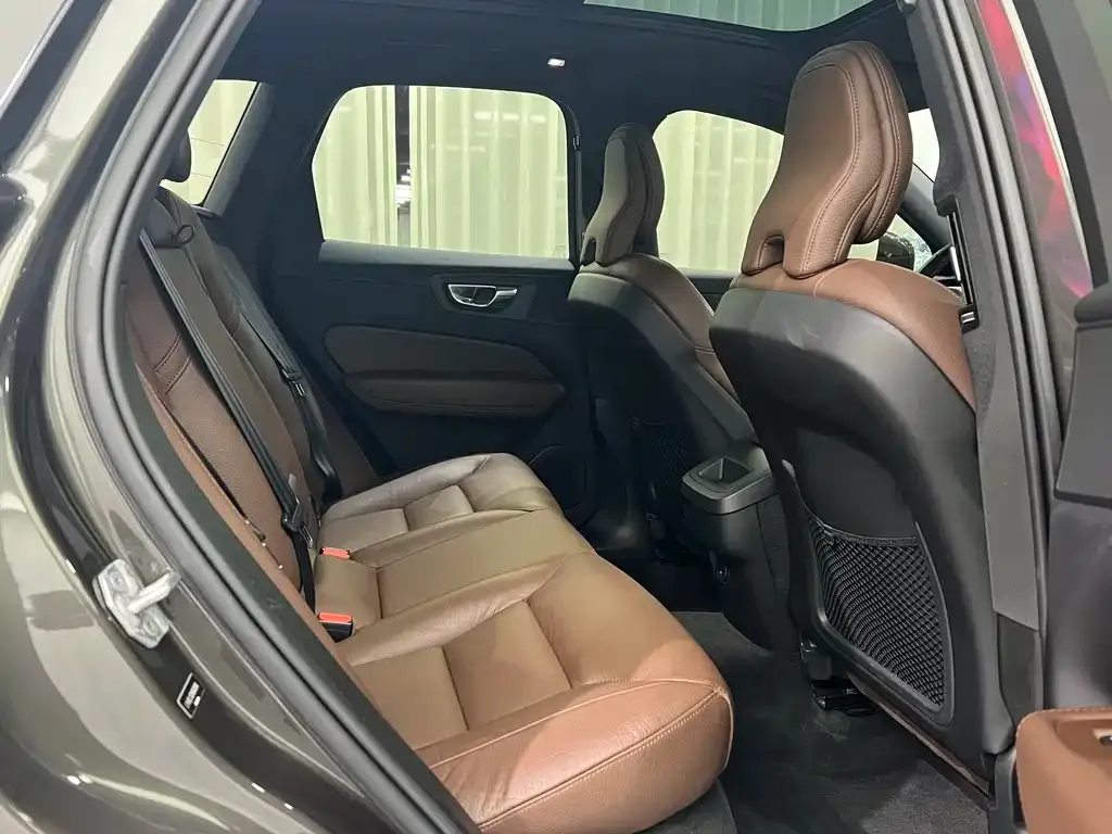 Volvo XC60 — фото 3