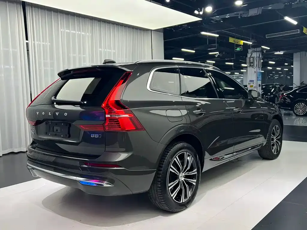 Volvo XC60 — фото 7