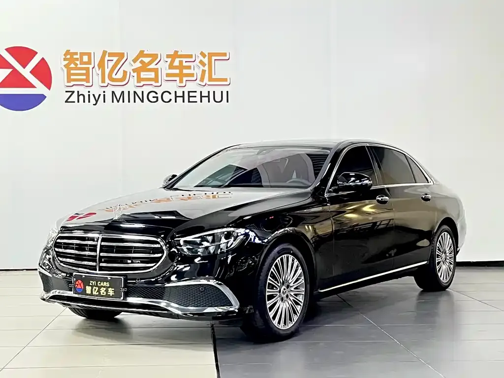 Mercedes-Benz E-Class — фото 1