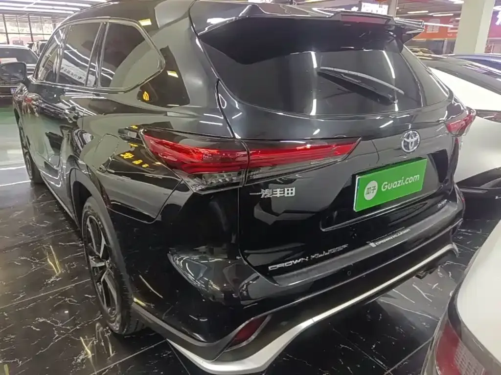 Toyota Crown Kluger 2023 из CN, фото 9