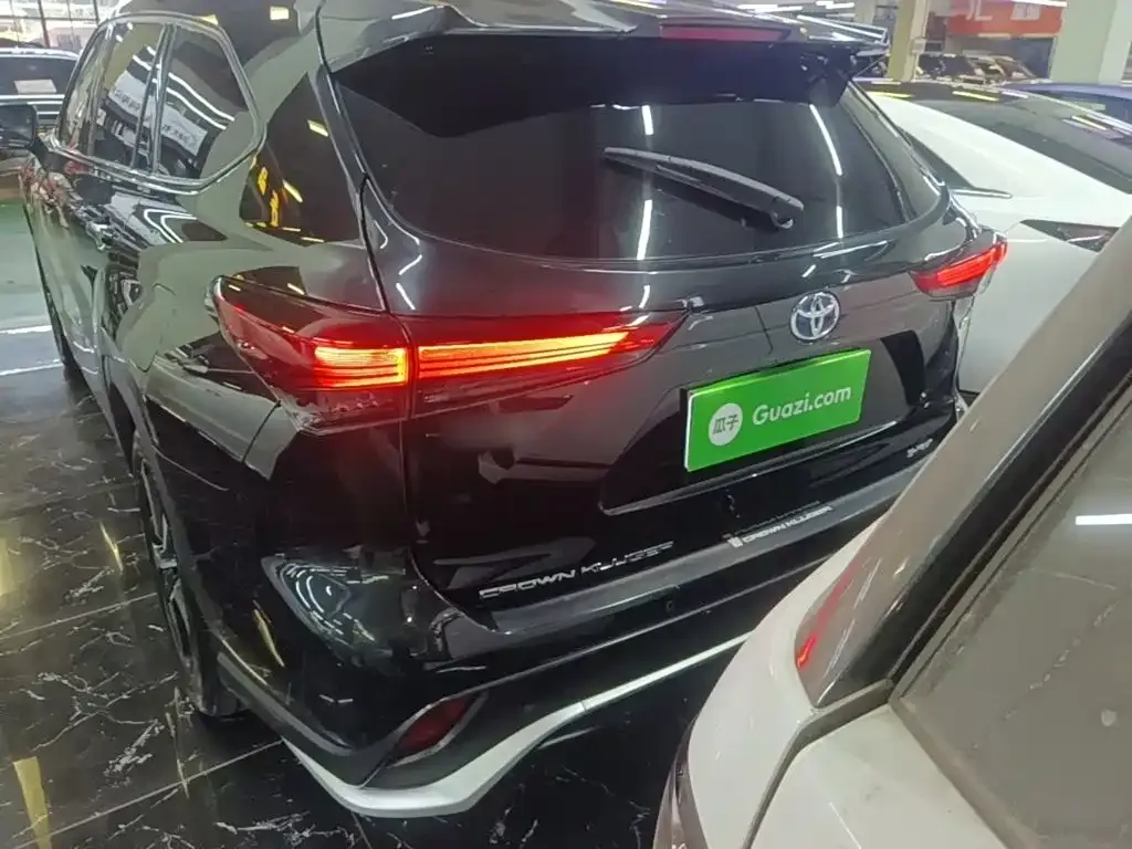Toyota Crown Kluger 2023 из CN, фото 10