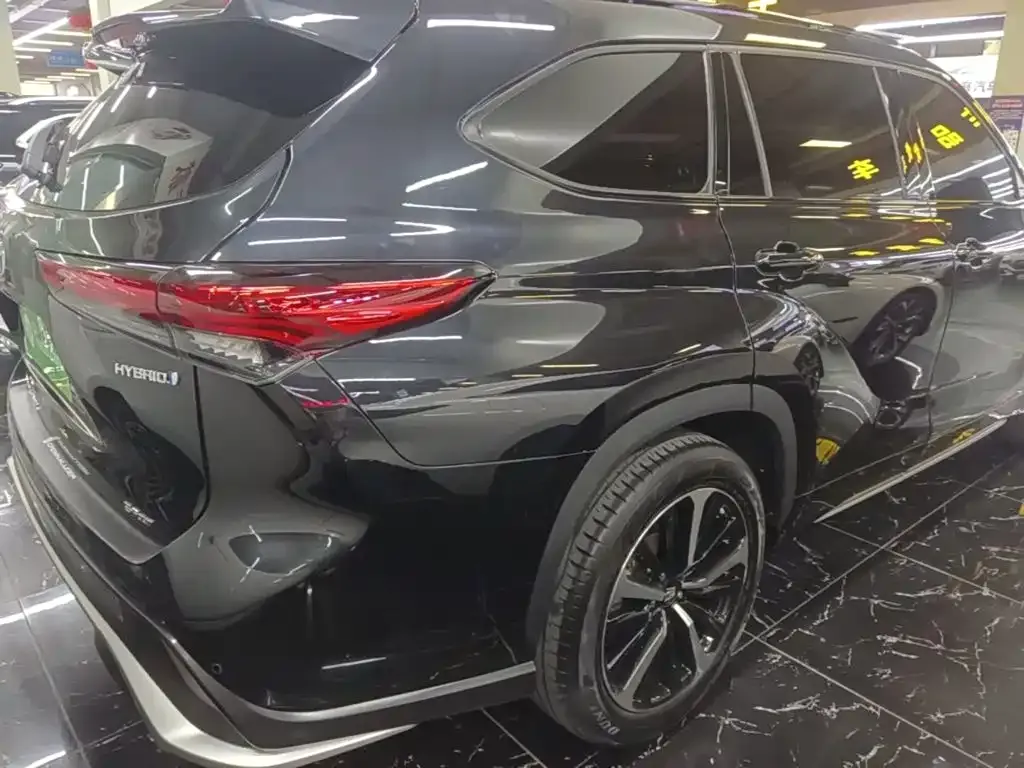 Toyota Crown Kluger 2023 из CN, фото 4