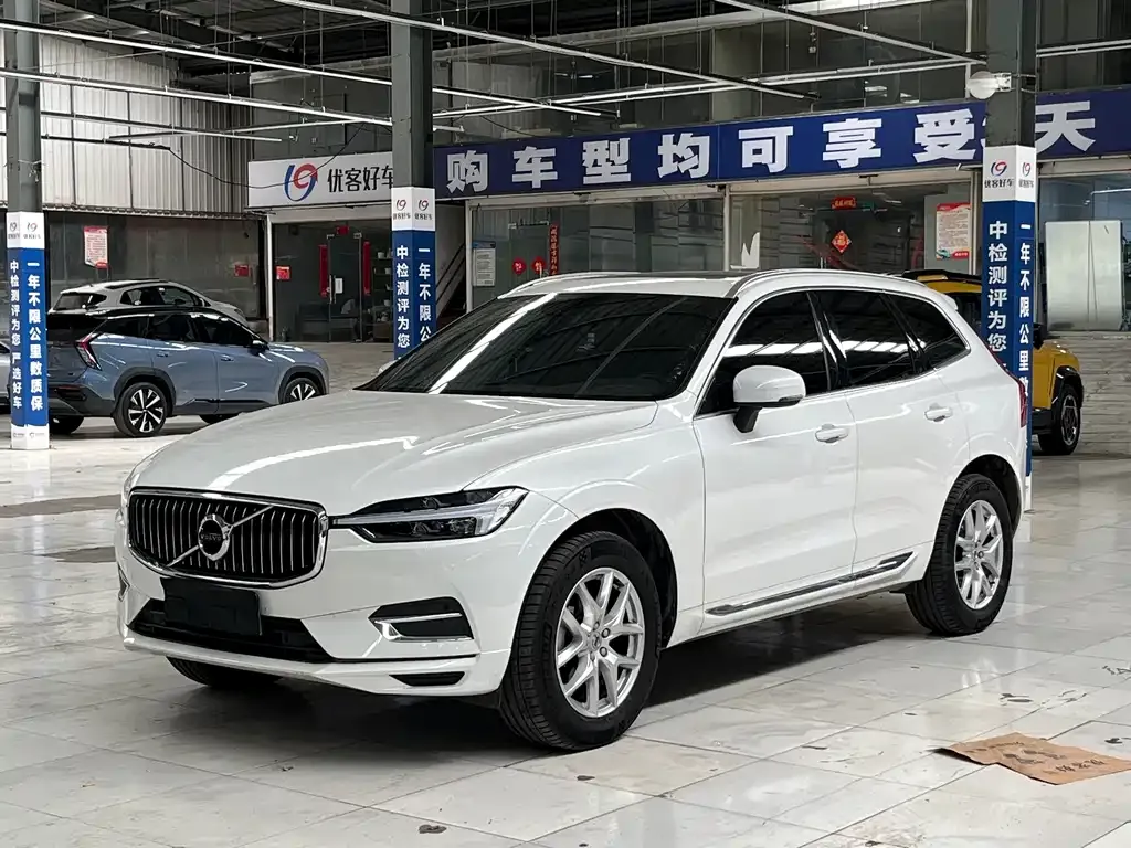 Volvo XC60 — фото 1