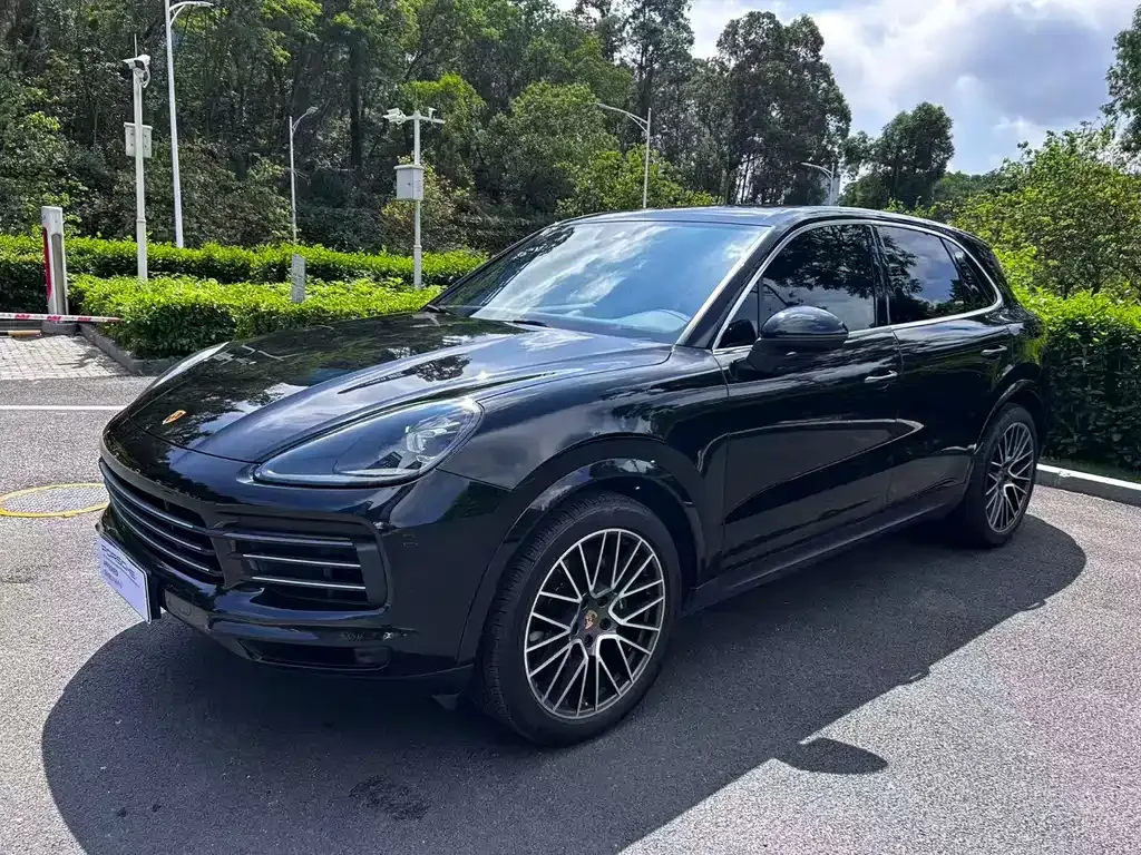 Porsche Cayenne — фото 1