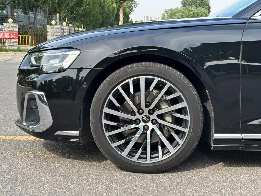 Audi A8 — фото 7