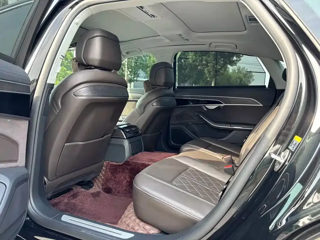 Audi A8 — фото 3