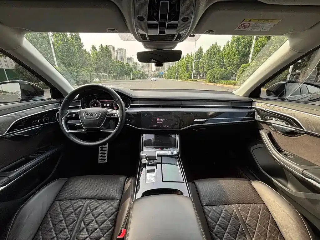 Audi A8 — фото 8