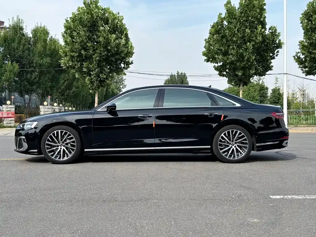 Audi A8 — фото 6