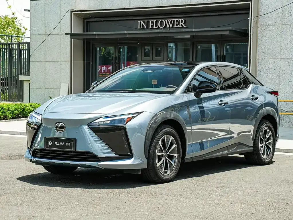 Lexus RZ — фото 1