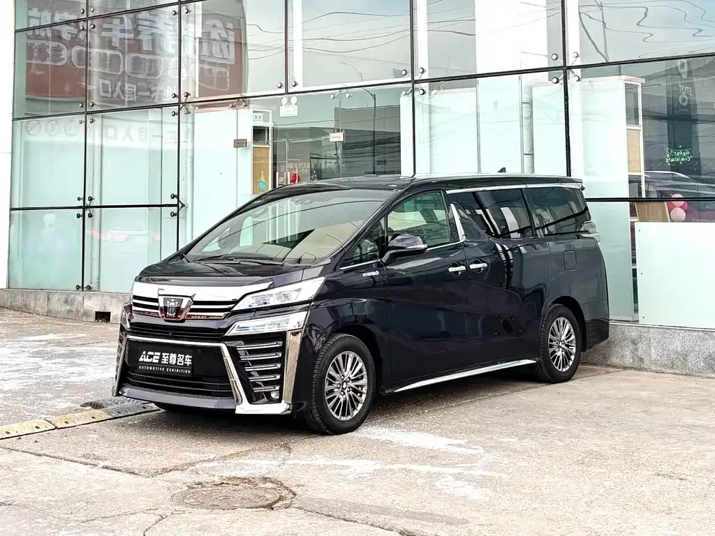 Toyota Vellfire — фото 1
