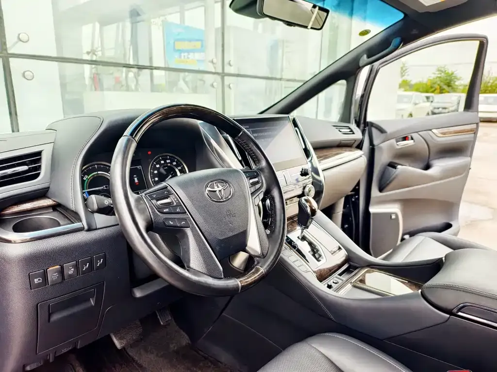 Toyota Vellfire — фото 5
