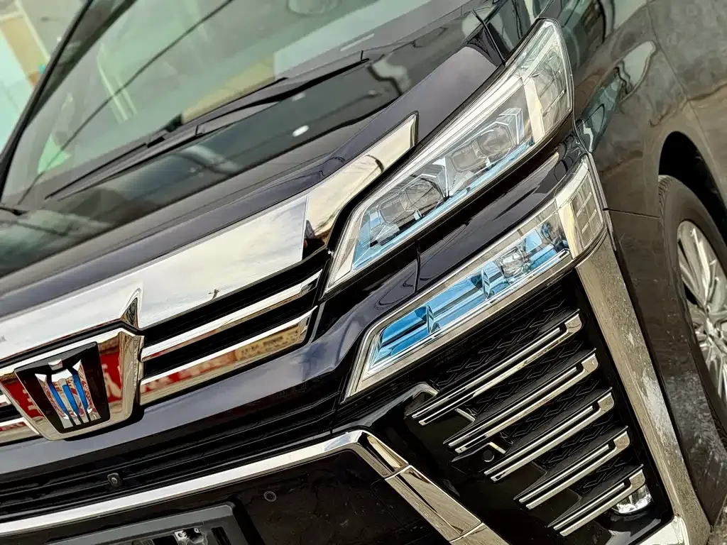 Toyota Vellfire — фото 4