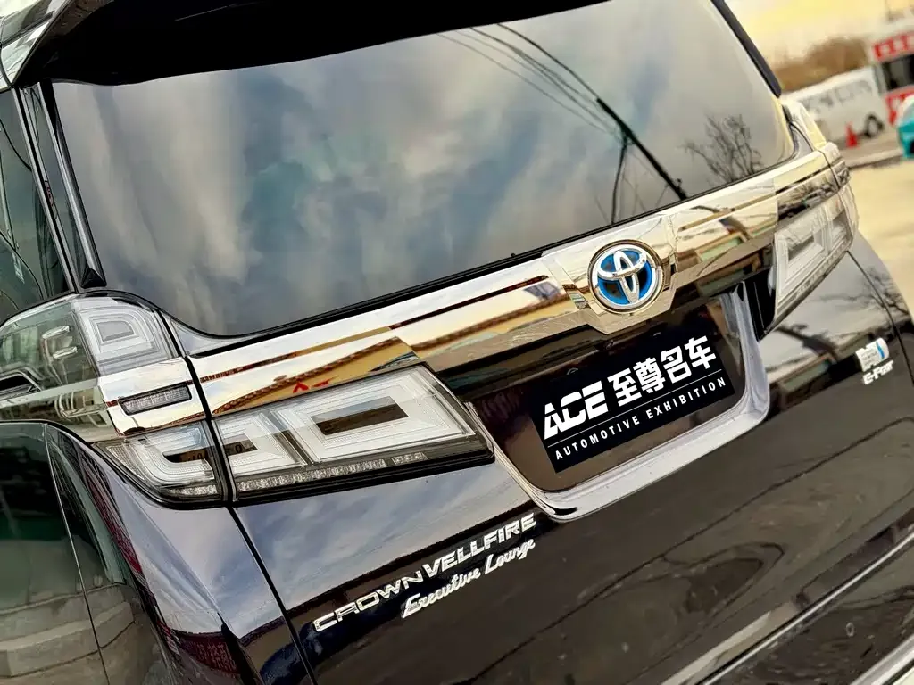 Toyota Vellfire — фото 3