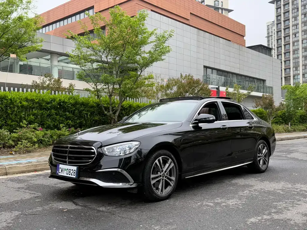 Mercedes-Benz E-Class — фото 1