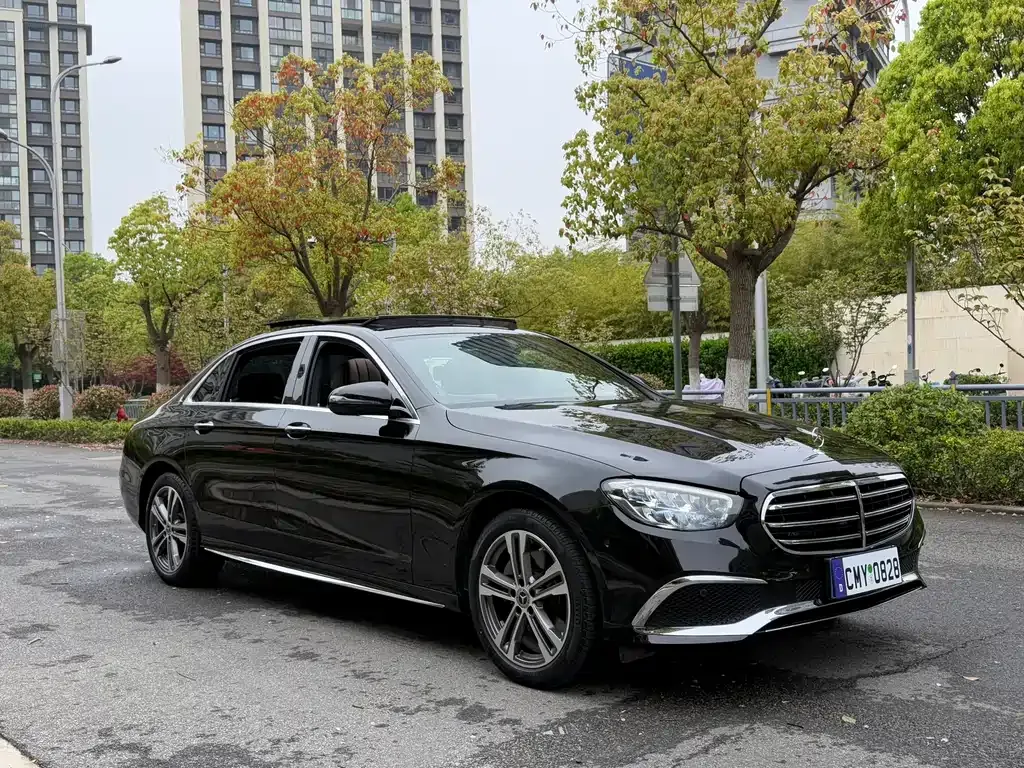 Mercedes-Benz E-Class — фото 7