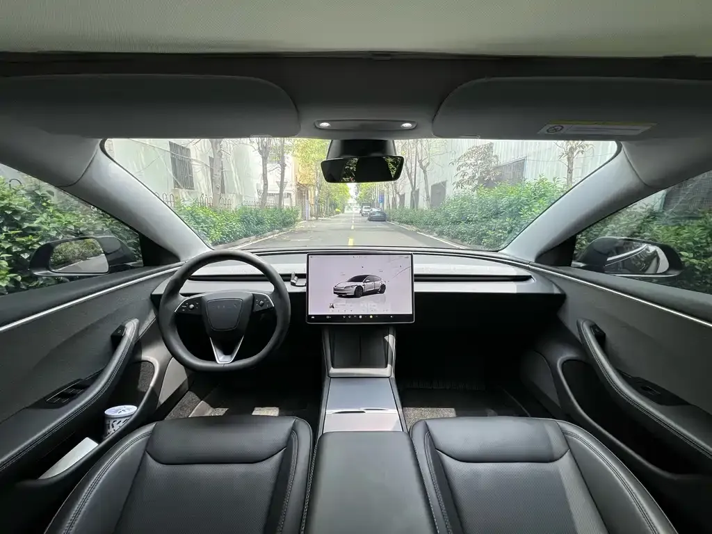Tesla Model 3 — фото 4