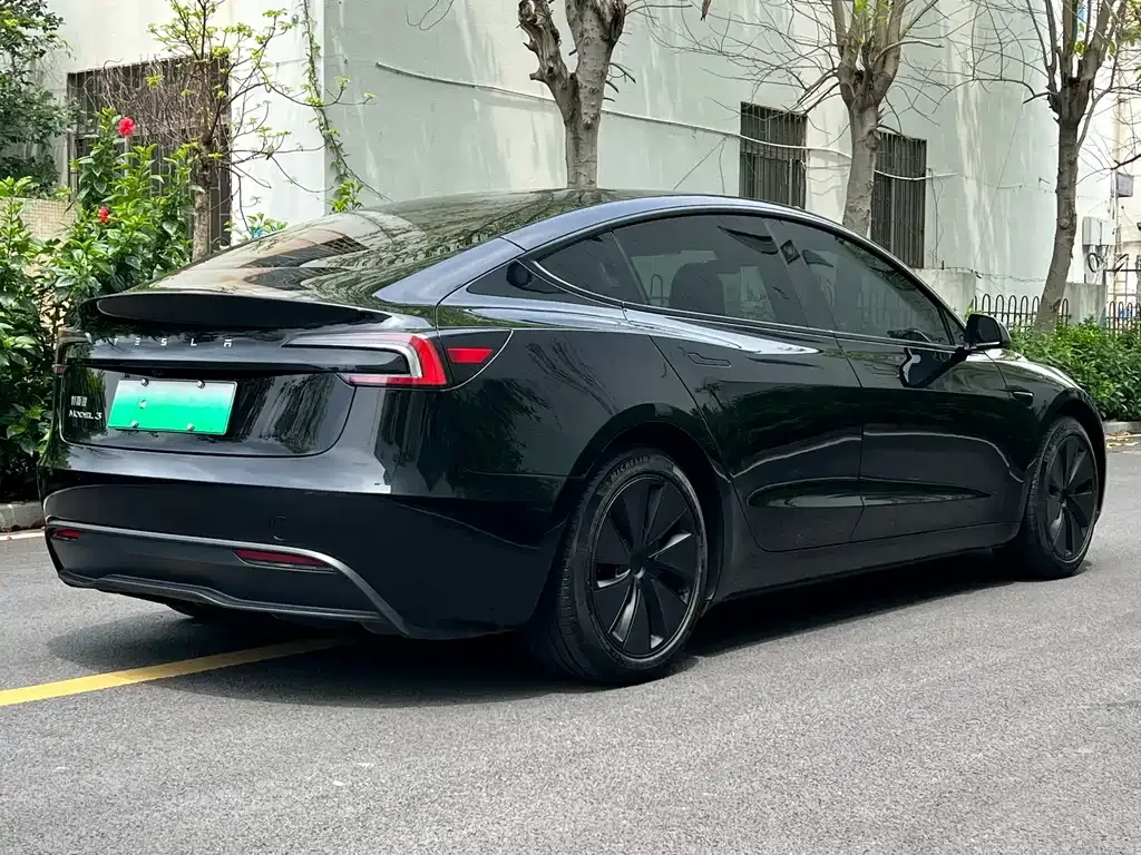 Tesla Model 3 — фото 9