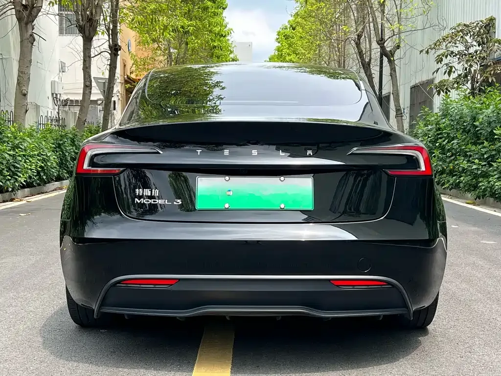 Tesla Model 3 — фото 7