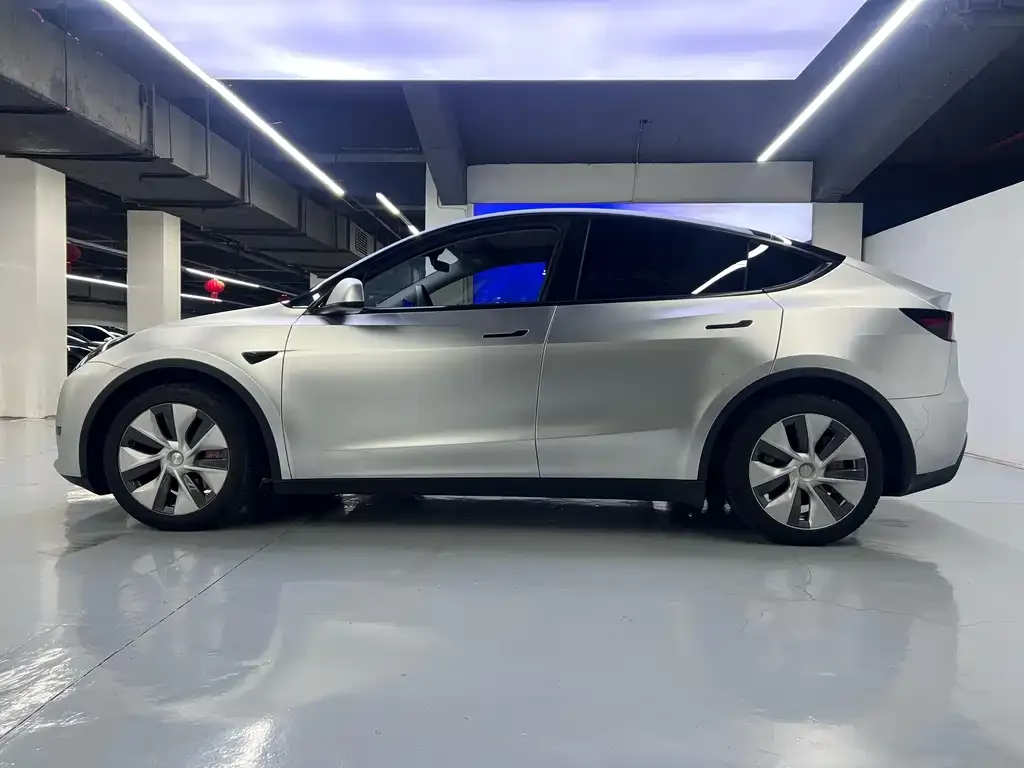 Tesla Model Y — фото 5