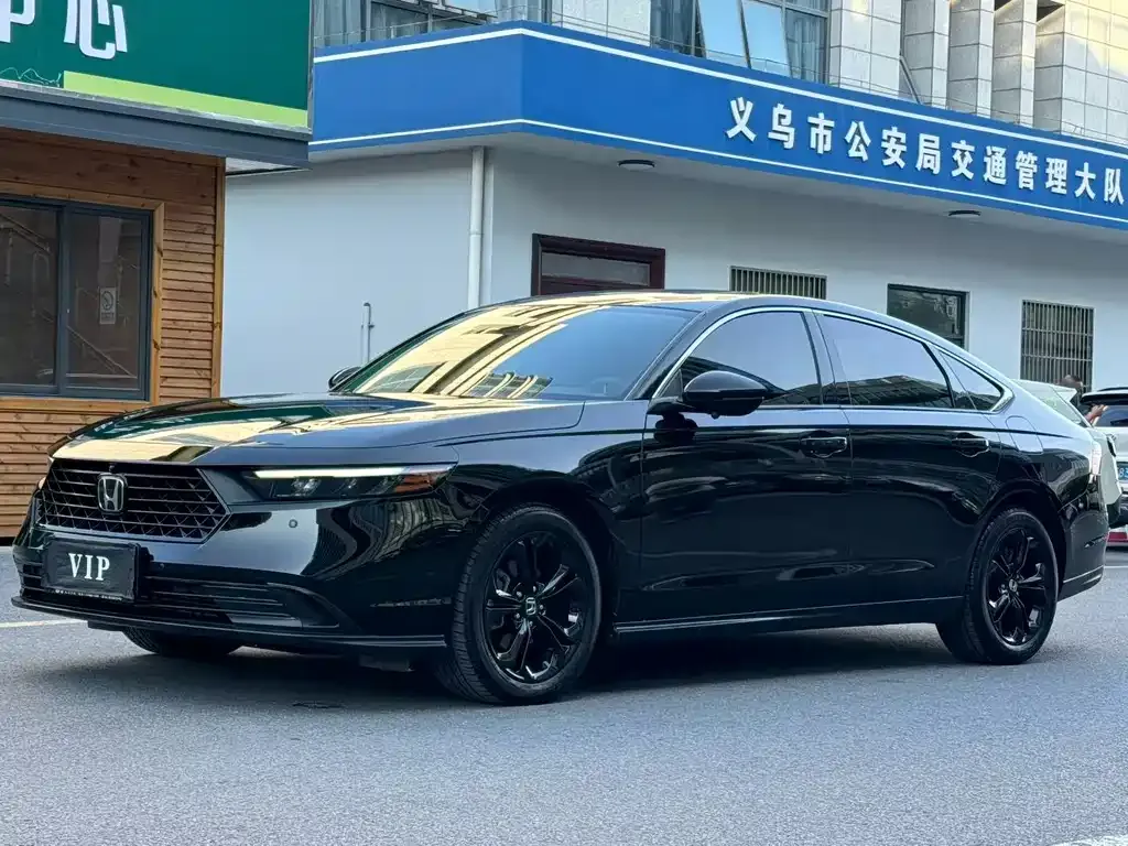 Honda Accord — фото 1