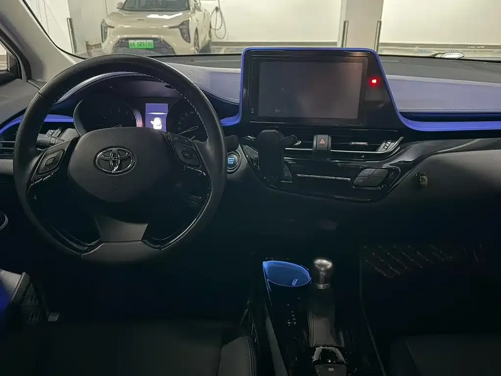 Toyota C-HR — фото 5