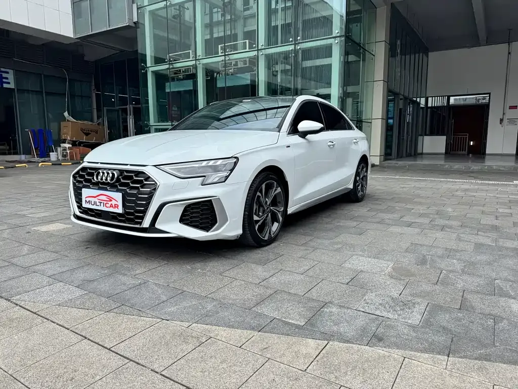 Audi A3 — фото 1