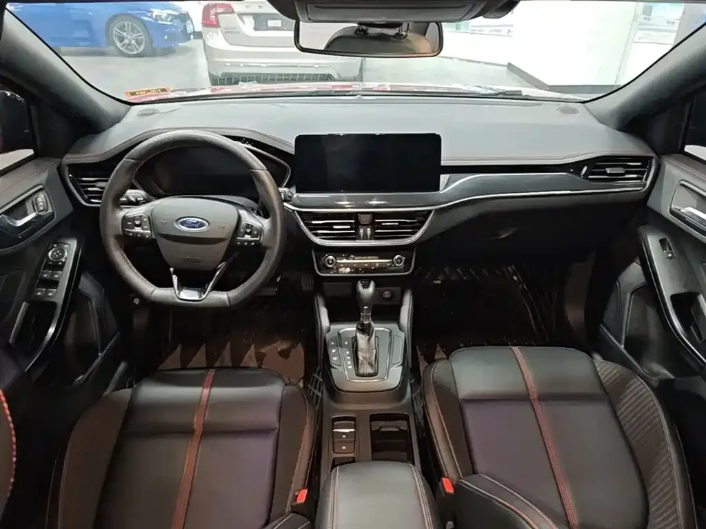 Ford Focus 2023 из CN, фото 4
