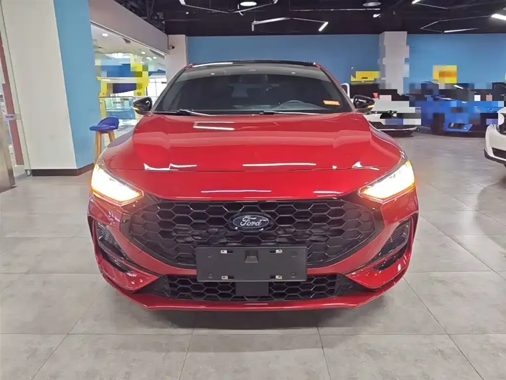 Ford Focus 2023 из CN, фото 8
