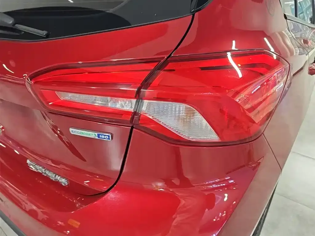 Ford Focus 2023 из CN, фото 3