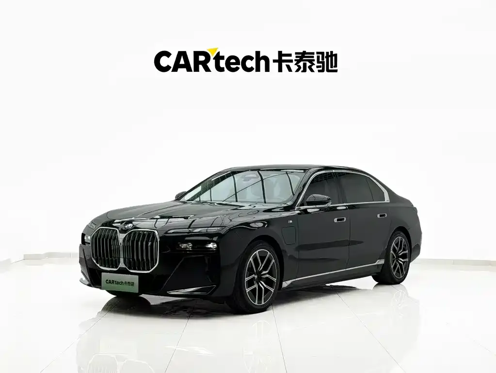 BMW i7