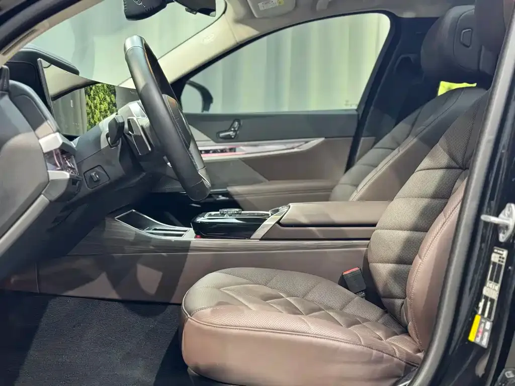 BMW i7 2025 из CN, фото 7