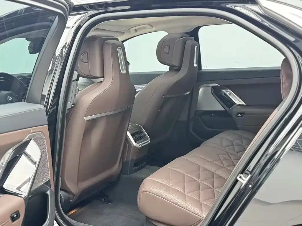 BMW i7 2025 из CN, фото 6