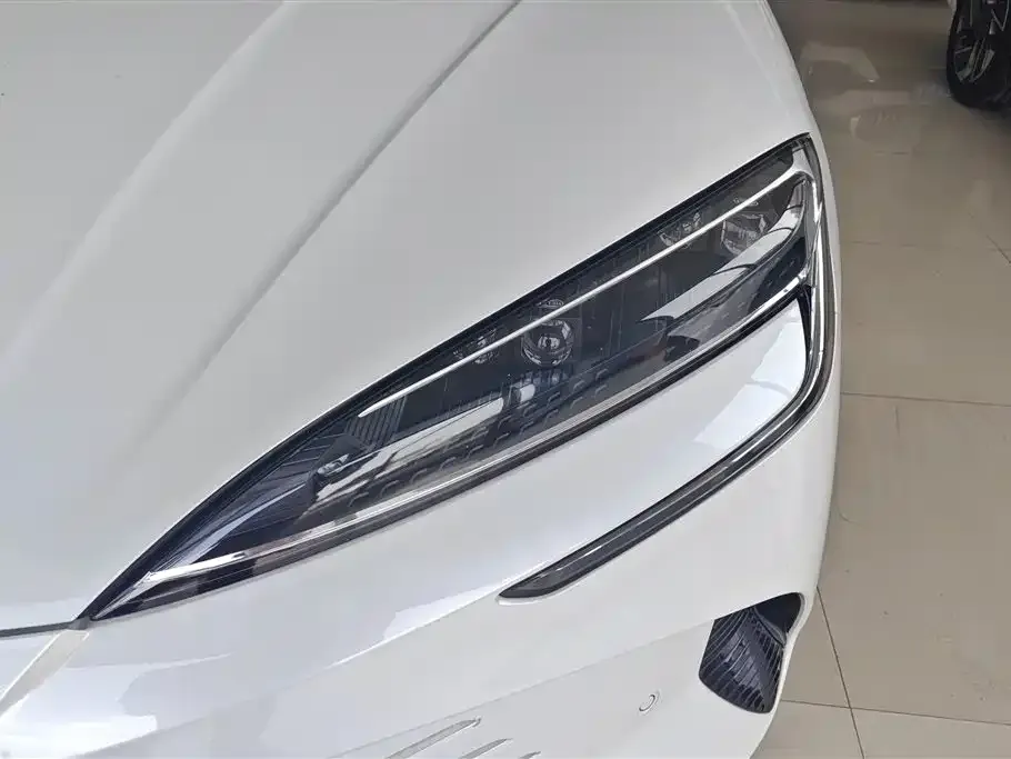 BYD Seal — фото 10