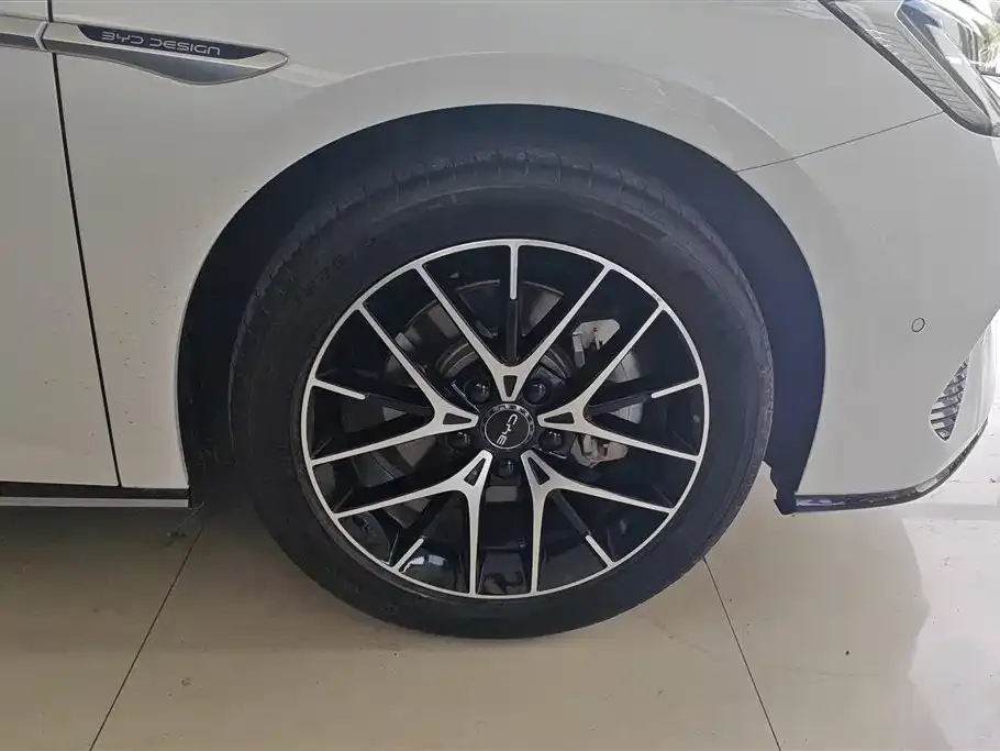 BYD Seal — фото 4