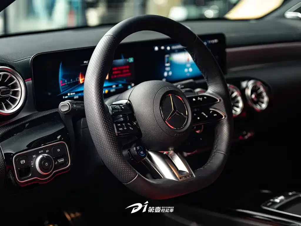 Mercedes-Benz A-Class AMG — фото 7