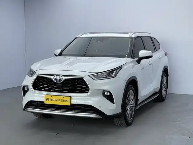 Toyota Highlander — фото 1
