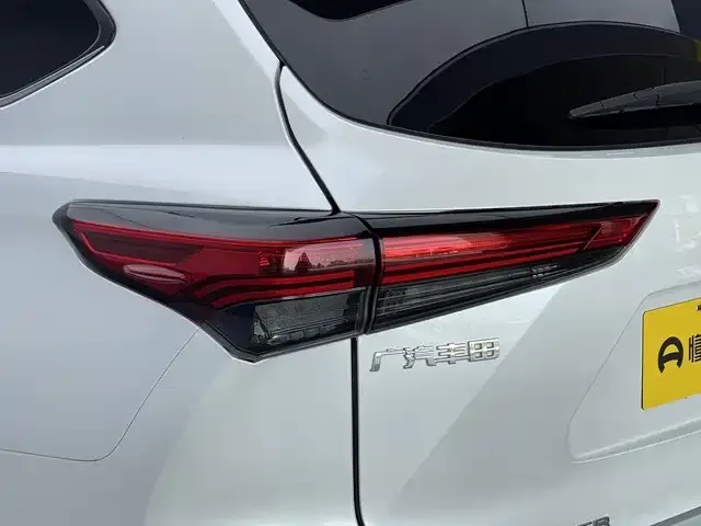 Toyota Highlander — фото 10