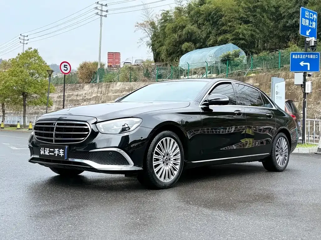 Mercedes-Benz E-Class — фото 1
