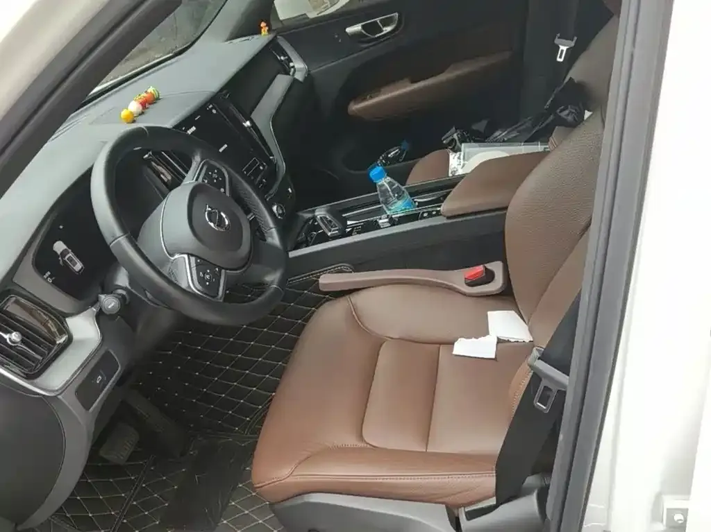 Volvo XC60 2024 из CN, фото 2