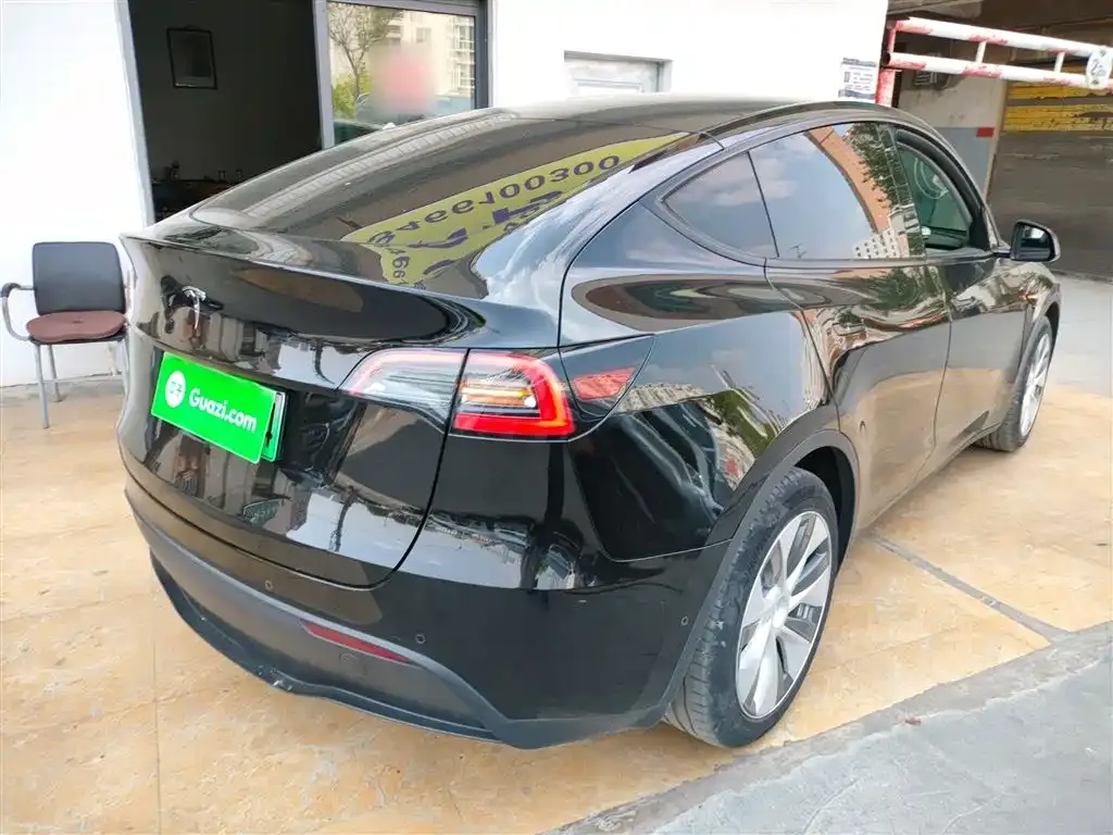 Tesla Model Y — фото 9