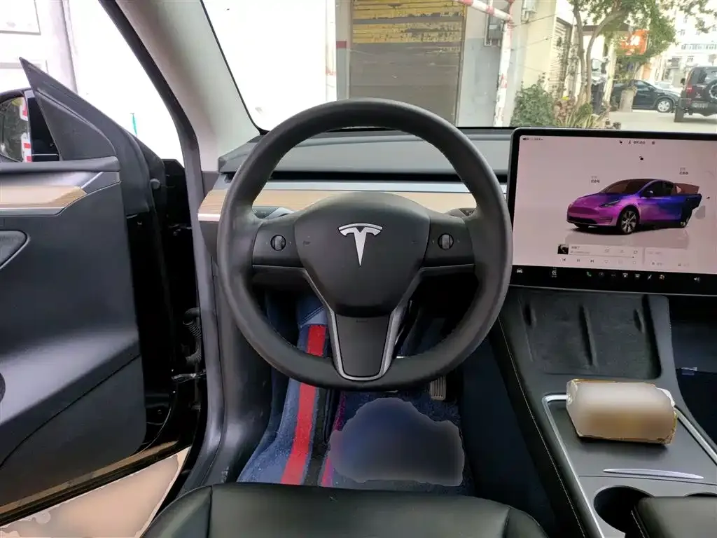 Tesla Model Y — фото 8