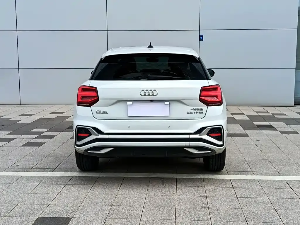 Audi Q2L — фото 4