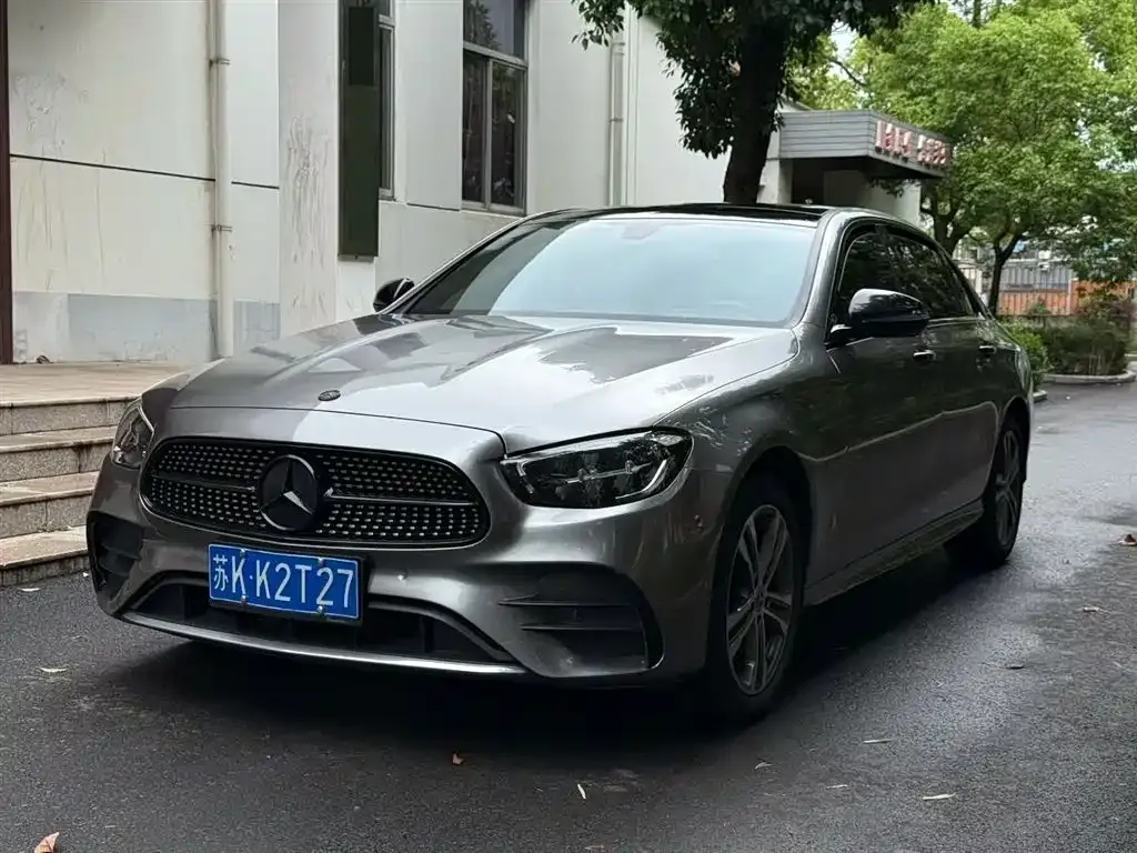 Mercedes-Benz E-Class — фото 1