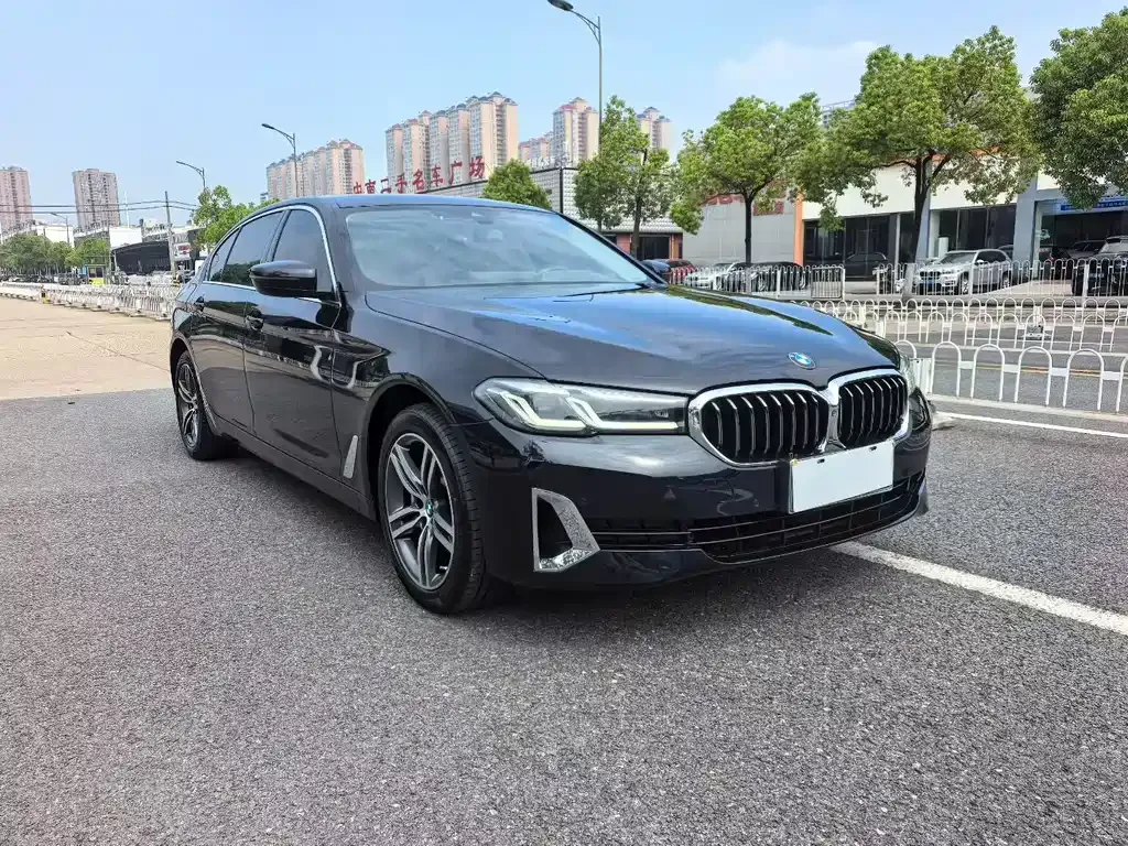 BMW 5 Series — фото 4