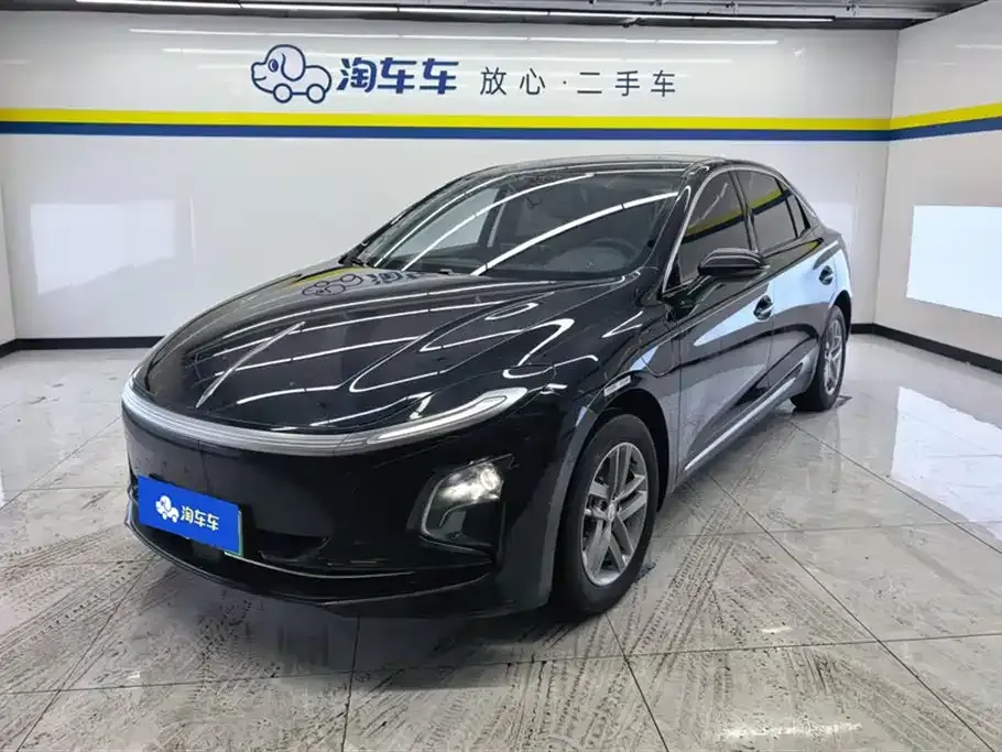 Hongqi E-QM5 — фото 1