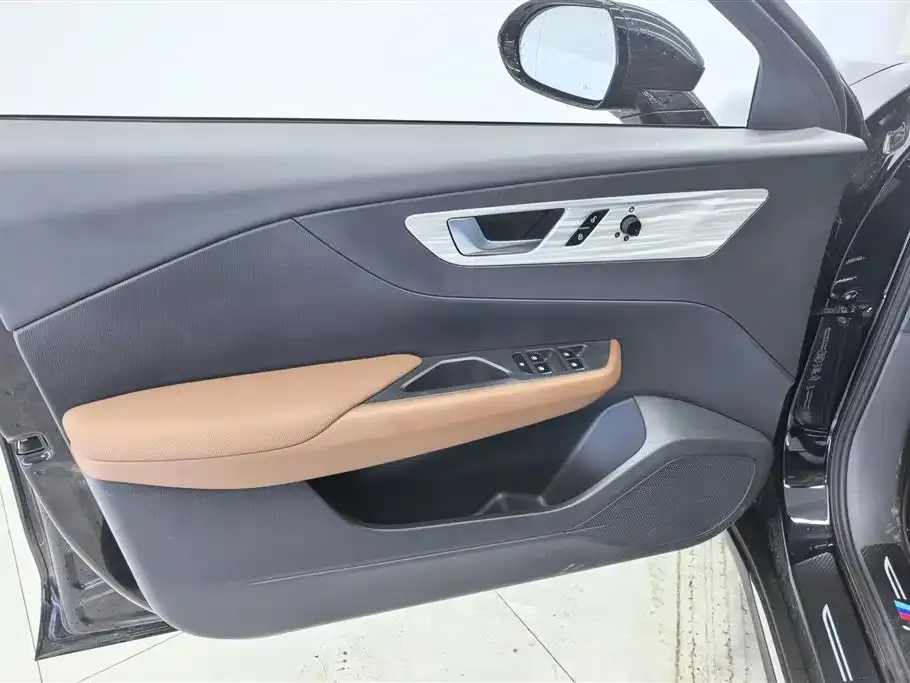 Hongqi E-QM5 — фото 2