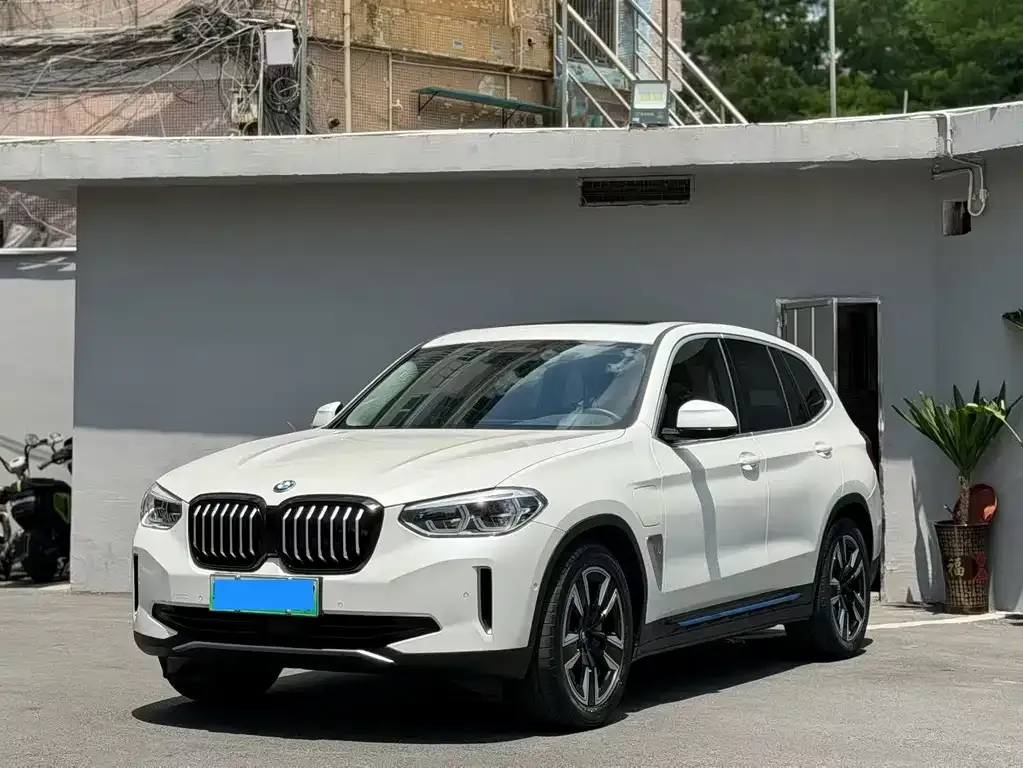 BMW iX3 — фото 1